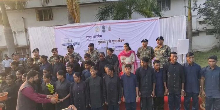 ছত্তিশগড়ে ২৮ জন মাওবাদীর   আত্মসমর্পণ, ২২ জনের মাথার দাম ৮৯ লক্ষ টাকা