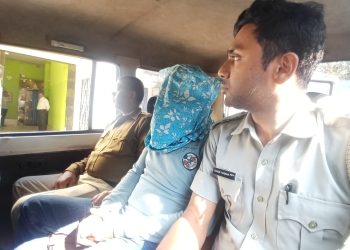 চালকল মালিককে ডেকে এনে ছিনতাই, মহিলাকে কাজে লাগিয়ে আপত্তিকর ছবি তুলে ৫০ লক্ষ টাকা মুক্তিপন দাবি- পুলিশের জালে মূল পান্ডা ভাতারের জিয়ারুল শেখ 