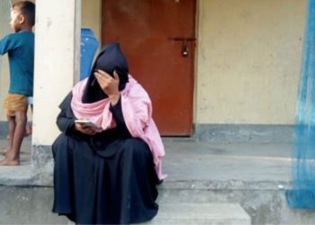 প্রেমিক আলি মাসের পর মাস সহবাস করার পর টাকা হাতিয়ে পশ্চিমবঙ্গে পালিয়ে গেছে, বেগতিক বুঝে প্রেমিকের বাড়ির সামনে ৯ দিন ধরে অনশন শুরু করছেন ধর্মান্তরিত সঞ্চিতা 