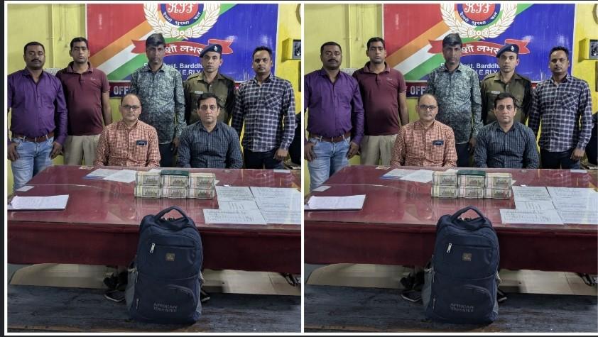 বর্ধমান স্টেশনে বিপুল পরিমাণ টাকা উদ্ধার, পাকড়াও অবৈধ সোনা ব্যবসায়ী রেল যাত্রী 