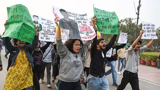 পরিবেশপ্রেমী সেজে হাতে মৃত বামপন্থী সন্ত্রাসী হিদমার পোস্টার ও পকেটে লঙ্কার স্প্রে নিয়ে ‘শহুরে নকশাল’দের উৎপাত  