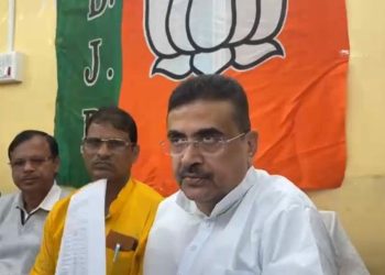 বাবা তৃণমূলে যোগ দিতে অস্বীকার করায় ভিলেজ পুলিশ ছেলের চাকরি “চটিচাটা” এসপিকে দিয়ে কেড়ে নেওয়ালো “চিটিংবাজ সংস্থা” আইপ্যাক : শাসকদলের “প্রতিহিংসার রাজনীতি” প্রকাশ্যে  আনলেন শুভেন্দু অধিকারী 