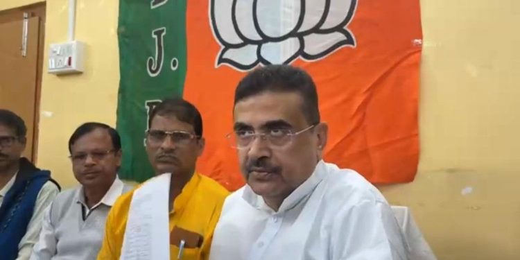 বাবা তৃণমূলে যোগ দিতে অস্বীকার করায় ভিলেজ পুলিশ ছেলের চাকরি “চটিচাটা” এসপিকে দিয়ে কেড়ে নেওয়ালো “চিটিংবাজ সংস্থা” আইপ্যাক : শাসকদলের “প্রতিহিংসার রাজনীতি” প্রকাশ্যে  আনলেন শুভেন্দু অধিকারী 