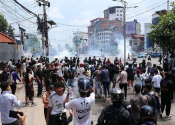 নেপালে জেন জেড ও ক্ষমতাচ্যুত কেপি ওলির বামপন্থী দলের ক্যাডারদের তুমুল সংঘর্ষ