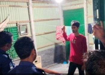 মদের টাকা না পেয়ে নামাজরত  বাবাকে কুপিয়ে হত্যা করল ছেলে