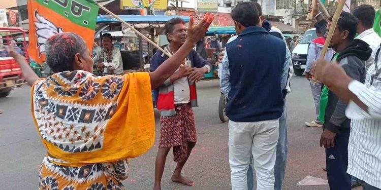 বিহারে ভুমিধস জয়ে উচ্ছ্বাসে মাতলো পূর্ব বর্ধমানের ভাতারের বিজেপি কর্মীরা