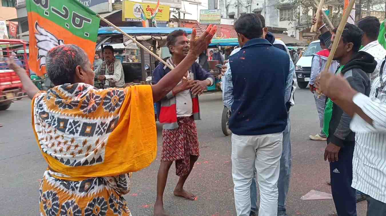 বিহারে ভুমিধস জয়ে উচ্ছ্বাসে মাতলো পূর্ব বর্ধমানের ভাতারের বিজেপি কর্মীরা 