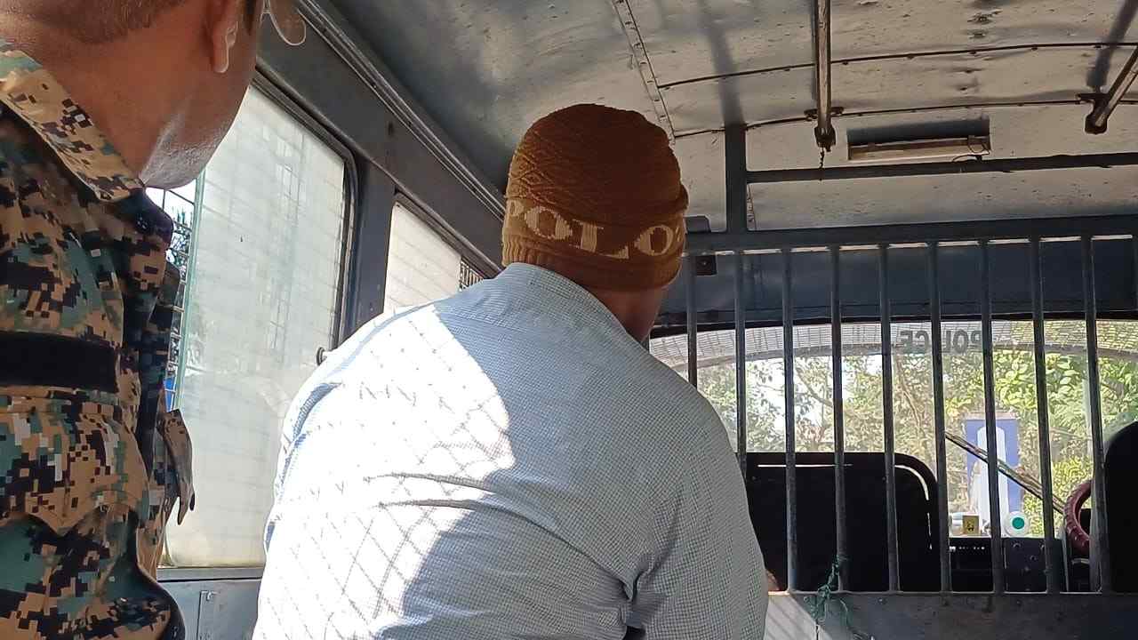 ভাতার ভূমি অফিসে জাল নথি দাখিল করে জমির রেকর্ড পরিবর্তনের আবেদন, গ্রেপ্তার ভূমি অফিসের মুহুরি 