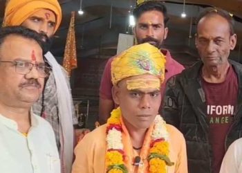 মধ্যপ্রদেশের খান্ডোয়ার “মহম্মদ খান” বৈদিক রীতিনীতি মেনে ধর্মান্তরিত হয়ে পরিচিত হলেন “মহাদেব” নামে 