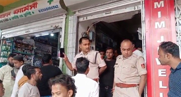 মন্তেশ্বরে সিপিএমের পার্টি অফিস ও ৬ দোকানে দুঃসাহসিক চুরি 