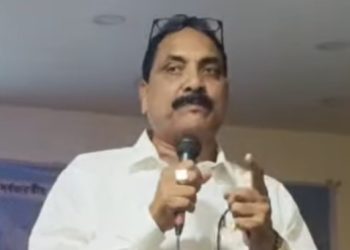 “মমতা ব্যানার্জি ভোটাধিকার দিয়েছেন, কোনো রোহিঙ্গা ও বাংলাদেশি নেই, ফাইনাল ভোটার লিস্ট বেরুনোর পর বিজেপিকে জুতো ছুড়ে মারব” : বললেন মালদা জেলা তৃণমূল সভাপতি আব্দুর রহিম বক্সী 