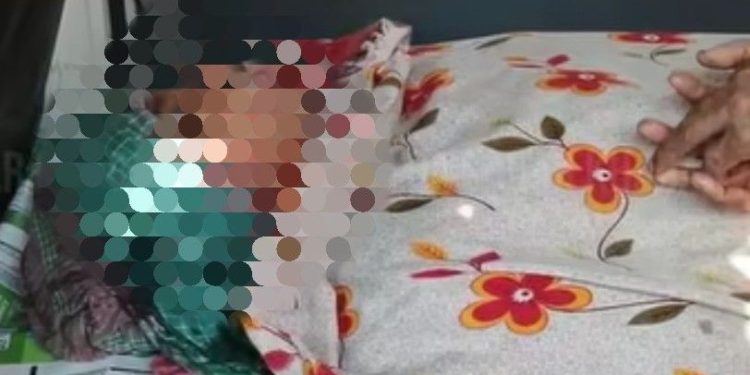 স্কুটিতে চড়ে বাপের বাড়ি যাওয়ার সময় ট্রাক্ট্ররের চাকায় পিষ্ট হয়ে মৃত্যু বধূর