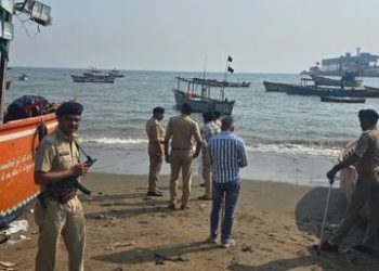 গির সোমনাথের কাচ্চি পীর দরগায় ধারাল অস্ত্র ভান্ডারের হদিশ, গ্রেপ্তার দরগার তত্ত্বাবধায়ক 