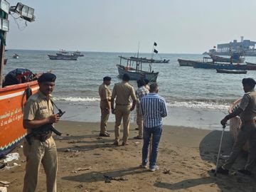 গির সোমনাথের কাচ্চি পীর দরগায় ধারাল অস্ত্র ভান্ডারের হদিশ, গ্রেপ্তার দরগার তত্ত্বাবধায়ক