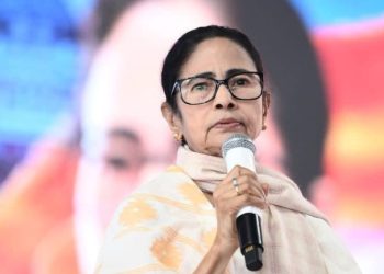 ফের অবৈধ নাগরিকদের “পুশ ব্যাক” ইস্যুতে ভারত সরকারকে আক্রমণের জন্য বাংলাদেশকে সুযোগ করে দিলেন মমতা ব্যানার্জি  