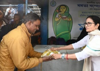 ফের বেকারদের চা-বিস্কুট ফেরি করার পরামর্শ দিলেন মুখ্যমন্ত্রী, এবারে অবশ্য “বউকে দিয়ে ঘুঘনি বানানো” র উপদেশও দিয়েছেন তিনি  