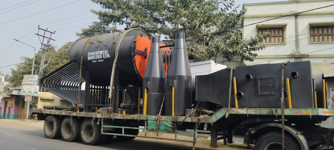 মেশিন বোঝাই কন্টেনারের ধাক্কায় খুঁটি ভেঙে বিদ্যুৎ বিচ্ছিন্ন পূর্ব বর্ধমানের আউশগ্রাম ও মঙ্গলকোটের বিস্তীর্ণ এলাকা 