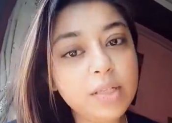 “এরা সংখ্যায় বাড়লে হয়ত আমাদের গান গাওয়াই বন্ধ করে দেবে, সময় থাকতে সতর্ক হন” : ফের এক ‘সেকুলার গান’পন্থীর খপ্পড়ে পরে বার্তা দিলেন মহিলা সঙ্গীত শিল্পী 