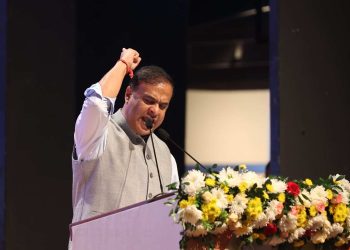 আসামের জনসংখ্যার প্রায় ৪০% বাংলাদেশী মুসলিম ;  এদের আনুগত্য ভারতের প্রতি হবে নাকি বাংলাদেশের প্রতি ? প্রশ্ন তুলেছেন  হিমন্ত বিশ্ব শর্মা