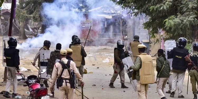 আসামে সহিংস বিক্ষোভ : একজন প্রতিবন্ধী ব্যক্তিসহ দুইজন নিহত; পুলিশসহ আহত কয়েক ডজন  