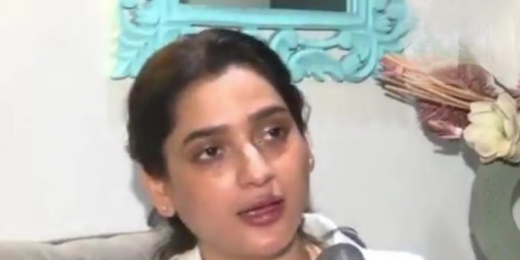 কিশোরী অবস্থায় জোর করে মামাতো ভাইকে নিকাহ করতে বাধ্য করা হয়েছে, বাড়িতে বারবার ধর্ষণ : ‘ডন’ হাজি মাস্তানের মেয়ে তার যন্ত্রণার বর্ণনা করে মোদী সরকারের কাছে ন্যায়বিচারের আবেদন জানালেন  