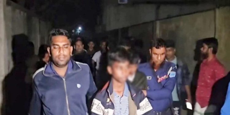 প্রচন্ড ঠান্ডায় কোরানের কপি পুড়িয়ে তাপ নিয়েছিল পিতাপুত্র ; সকালে প্রতিবেশীরা টের পেতেই ধর্মীয় অনুভূতিতে আঘাতের অভিযোগে গ্রেপ্তার করল পুলিশ