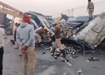 কর্ণাটকের চিত্রদুর্গায় যাত্রীবাহী বাসে আগুন লেগে জীবন্ত দগ্ধ হয়ে ১৭ জনের মৃত্যু