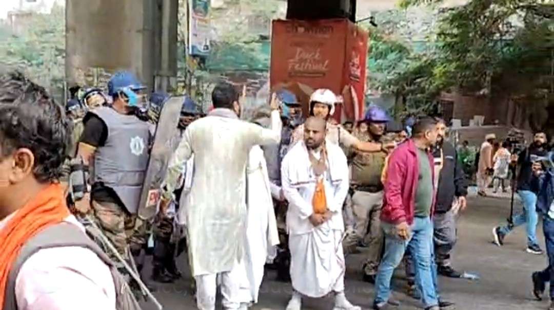 দিপু দাশ হত্যাকাণ্ডের প্রতিবাদে বিক্ষোভ মিছিলের উপর নির্মমভাবে লাঠিচার্জের অভিযোগ কলকাতা পুলিশের বিরুদ্ধে, আহত বেশ কয়েকজন, তীব্র প্রতিবাদ করলেন শুভেন্দু অধিকারী 