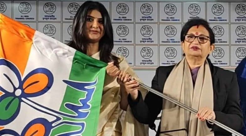 বাংলাদেশে হিন্দু নরসংহার নিয়ে নবাগত পার্নো মিত্রকে প্রতিক্রিয়া দিতে নিষেধ করলেন মন্ত্রী চন্দ্রিমা ভট্টাচার্য ; সাংবাদিককে বললেন : “ও, ওসব নিয়ে বলবে না” 