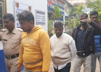 ডাকাতির উদ্দেশ্যে জড়ো হওয়া ৩ সশস্ত্র দুষ্কৃতীকে গ্রেপ্তার করল কাটোয়া থানার পুলিশ 