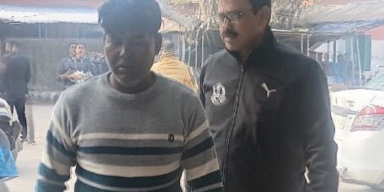 পর পর ৪ বাড়িতে চুরির ঘটনায় ধৃত দুষ্কৃতীকে জেরা করে “নদীয়ার গ্যাং” সম্পর্কে চাঞ্চল্যকর তথ্য পেলো কাটোয়া থানার পুলিশ