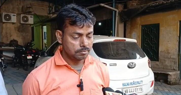 “আমায় তো মেরে দিয়েছে, ডেথ সার্টিফিকেটটা দিন” : ভোটার তালিকায় মৃত দেখানো অভিমানী ব্যক্তির কান্ডে হতভম্ব পুরকর্মীরা
