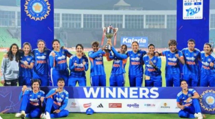 পঞ্চম টি-টোয়েন্টিতে শ্রীলঙ্কাকে ১৫ রানে হারিয়ে সিরিজ জয় করল ভারতীয় মহিলা দল