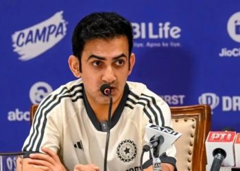 গৌতম গম্ভীরের চেয়ার বিপদে, কোচ পদের জন্য এই অভিজ্ঞ খেলোয়াড়কে প্রস্তাব দিল বিসিসিআই