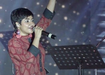 অনুষ্ঠানে “সেকুলার গান” না গেয়ে “জাগো মা” গান গাওয়ার অপরাধে শিল্পী লগ্নজিতা চক্রবর্তীকে হেনস্থার অভিযোগ, গ্রেপ্তার স্কুলের মালিক মেহবুব মল্লিক ; তরুনজ্যোতি তিওয়ারি বলেছেন :  “এখনো অনেকে ঘুমিয়ে আছেন… চিরনিদ্রায়…একটু জাগুন” 