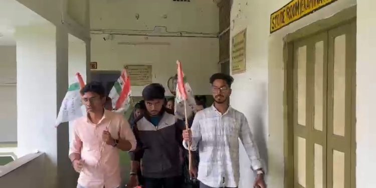 তৃণমূল ছাত্রপরিষদের ২ দলের মধ্যে কর্তৃত্ব দখলের লড়াই ঘিরে উত্তপ্ত পূর্ব বর্ধমান জেলার গুসকরা কলেজ