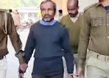 ভাড়াটিয়া দুই কিশোরী বোনকে দিনের পর দিন ধর্ষণের অভিযোগে বাড়ির মালিক প্রৌঢ়কে ২০ বছর করে সশ্রম কারাদণ্ডের নির্দেশ 