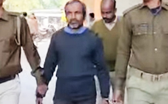 ভাড়াটিয়া দুই কিশোরী বোনকে দিনের পর দিন ধর্ষণের অভিযোগে বাড়ির মালিক প্রৌঢ়কে ২০ বছর করে সশ্রম কারাদণ্ডের নির্দেশ