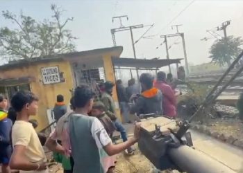 “জয় শ্রীরাম” নিয়ে ফের হুলুস্থুল কান্ড বেধে গেল এরাজ্যে, পূর্ব বর্ধমানের জামালপুরের ৫ শিমুল রেল গেটে তুমুল বিক্ষোভ 