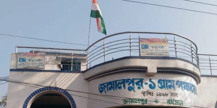 জামালপুর পঞ্চায়েতের তৃণমূলের সদস্যা ‘বাংলাদেশি’ রুপালী বিশ্বাস ও তাঁর মায়ের বিরুদ্ধে কমিশনের দ্বারস্থ বিজেপি