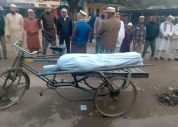 দুই দশক আগে হিন্দু ধর্ম ত্যাগ করে ইসলাম ধর্ম গ্রহন করা ব্যক্তির মৃত্যুর পর লাশ নিতে অস্বীকার করল পরিবার ; শেষ পর্যন্ত বেওয়ারিশ লাশ হিসাবে কবর দেওয়া হল 