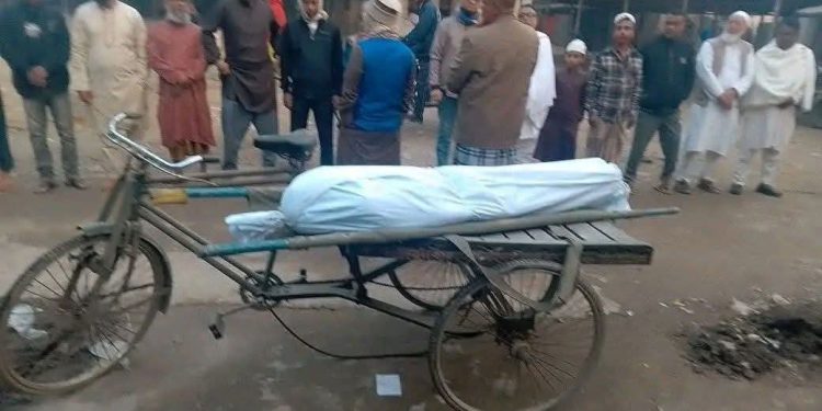 দুই দশক আগে হিন্দু ধর্ম ত্যাগ করে ইসলাম ধর্ম গ্রহন করা ব্যক্তির মৃত্যুর পর লাশ নিতে অস্বীকার করল পরিবার ; শেষ পর্যন্ত বেওয়ারিশ লাশ হিসাবে কবর দেওয়া হল 