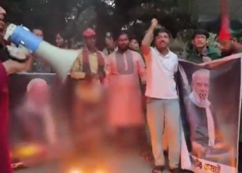 প্রধানমন্ত্রী নরেন্দ্র মোদীর বিকৃত ছবি পুড়িয়ে ভারতের সঙ্গে সম্পর্ক ছিন্ন করার দাবি তুললো জামাত ইসলামির জিহাদিরা ; বাংলাদেশি খেলোয়াড় মুস্তাফিজুর রহমানকে বিপুল টাকায় কেনায় কলকাতা নাইট রাইডার্সের নিন্দা 