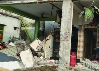 ঢাকার মাদ্রাসায় প্রবল বিস্ফোরণ,   উড়ে গেল গোটা ভবন, শিশুসহ আহত ৪, উদ্ধার প্রচুর গোলাবারুদ 