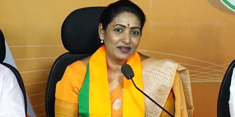 জনপ্রিয় তেলেগু অভিনেত্রী আমনি বিজেপিতে যোগ দিয়েছেন