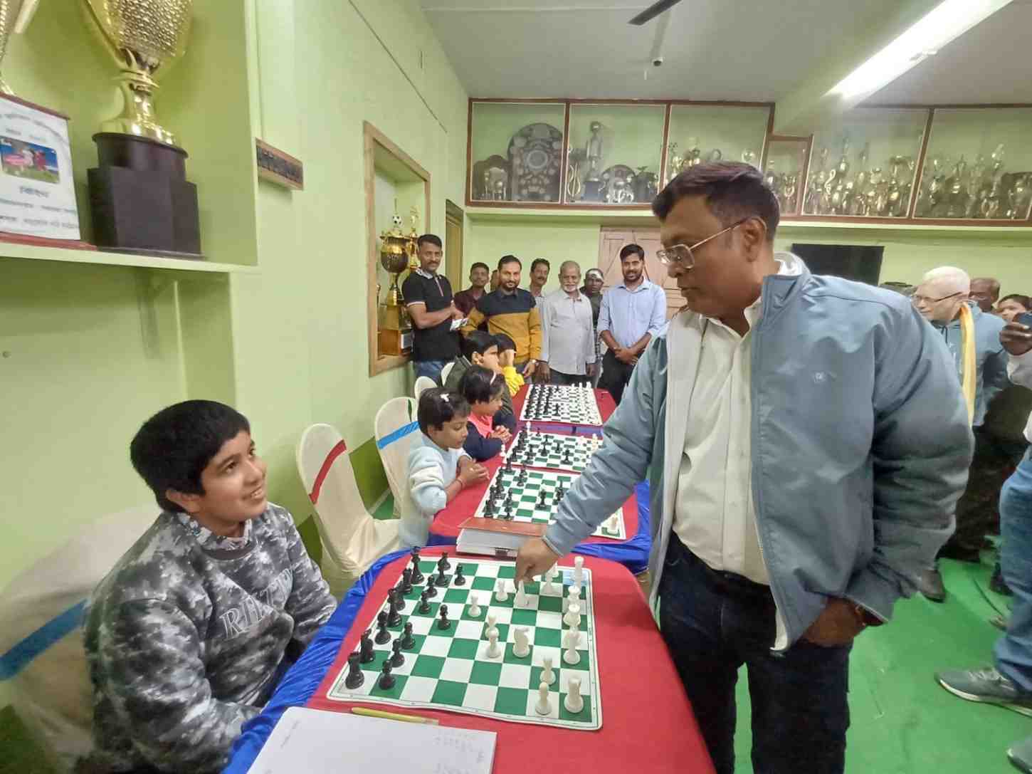 ভাতারের প্রত্যন্ত এলাকায় আন্তর্জাতিক মানের দাবা প্রতিযোগিতার আয়োজনের প্রশংসা করলেন গ্রান্ডমাস্টার দিব্যেন্দু বড়ুয়া