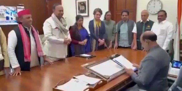 হিন্দুদের পক্ষে রায় দেওয়ার অপরাধে বিচারকের অপসারণের দাবি করলেন প্রিয়াঙ্কা গান্ধী ভাদ্রা, অখিলেশ যাদবসহ ইন্ডি জোটের ১২০ জন সাংসদ