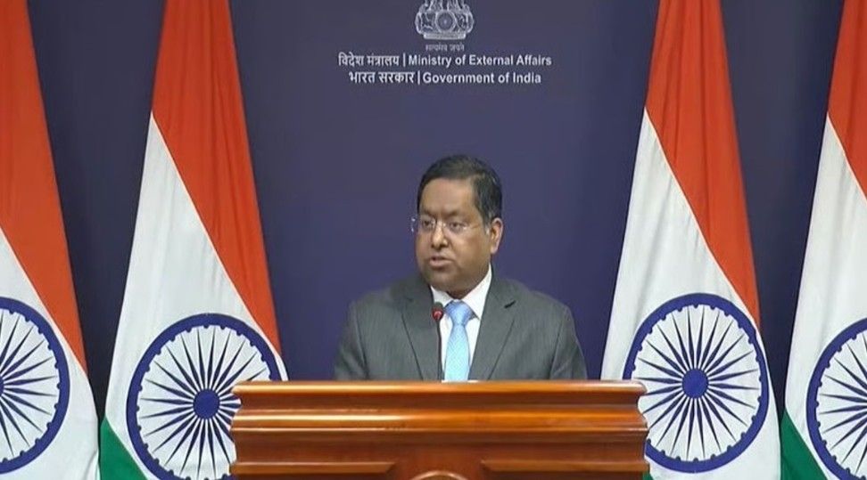 ‘ভারত বাংলাদেশের সাথে ঘনিষ্ঠ ও বন্ধুত্বপূর্ণ সম্পর্ক চায়, শেখ হাসিনার প্রত্যর্পণের বিষয়টি পর্যালোচনাধীন’: বিদেশ মন্ত্রণালয়