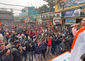 “হিন্দুদের জনসংখ্যা কমাতে জন্ম নিয়ন্ত্রণ ট্যাবলেট বিলি করতে পারে, সাবধান” : অভিষেক ব্যানার্জির “সেবাশ্রয় ক্যাম্পে” প্যারাসিটামল ট্যাবলেট বিলি নিয়ে সতর্ক করে দিলেন শুভেন্দু অধিকারী 