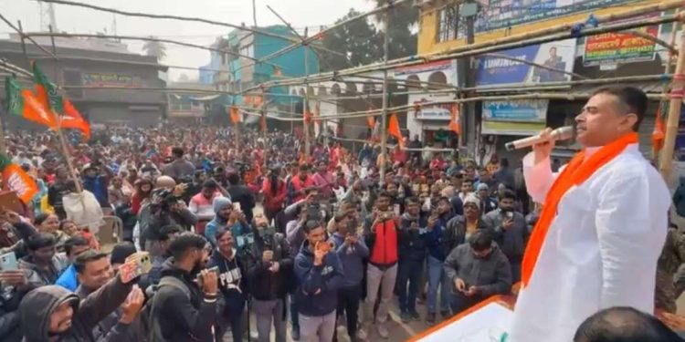 “হিন্দুদের জনসংখ্যা কমাতে জন্ম নিয়ন্ত্রণ ট্যাবলেট বিলি করতে পারে, সাবধান” : অভিষেক ব্যানার্জির “সেবাশ্রয় ক্যাম্পে” প্যারাসিটামল ট্যাবলেট বিলি নিয়ে সতর্ক করে দিলেন শুভেন্দু অধিকারী